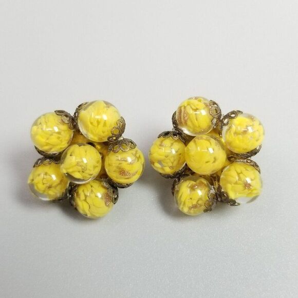 Vintage Made in Italy Bright Yellow Glass Beaded Cluster Clip On Earrings - Picture 7 of 7